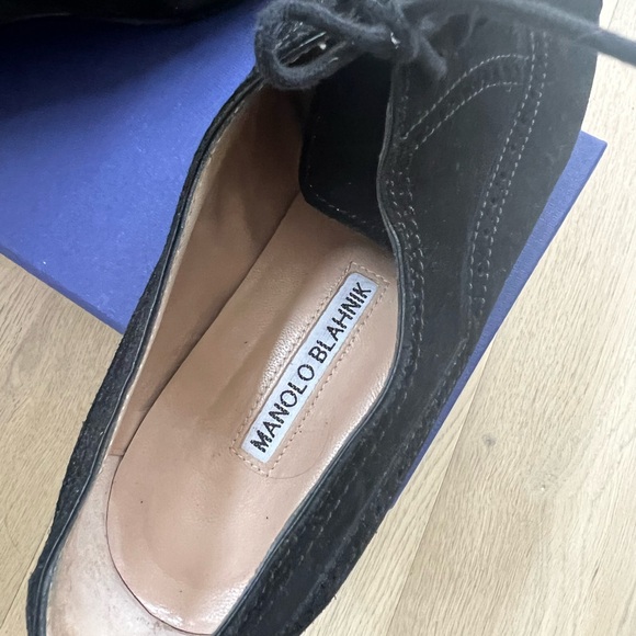 Manolo Blahnik woman’s black suede brogues - shoes. - Picture 2 of 5